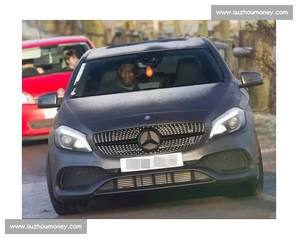 曼联名宿保罗 - 因斯醉驾揽胜撞隔离带:昔日铁血队长沦为酒驾反面教材 曼联名宿保罗 - 因斯醉驾揽胜撞隔离带:昔日铁血队长沦为酒驾反面教材