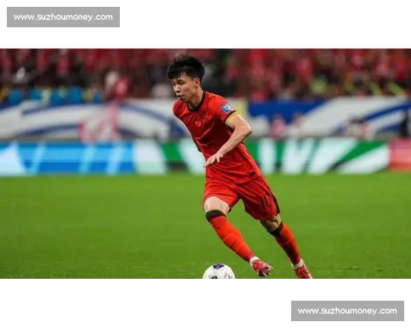 王钰栋挂帅国足东亚杯首秀,00 后新星挑大梁 王钰栋挂帅国足东亚杯首秀,00 后新星挑大梁