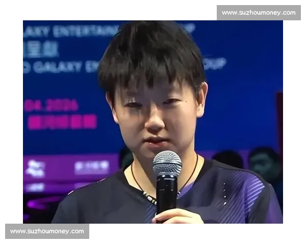 捏脸送礼物引热议！孙颖莎拖鞋骤变暗藏玄机？国乒搭档关系再掀舆论波澜